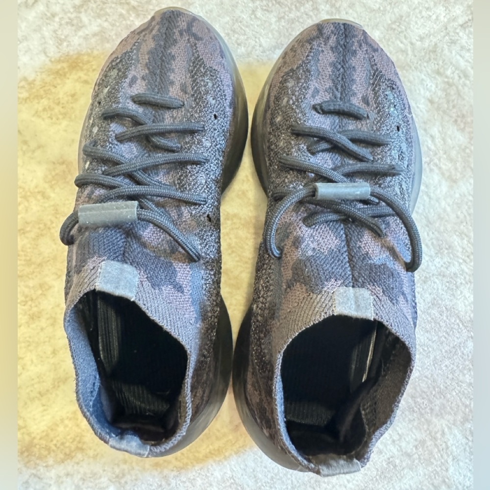 Yeezy boost 380 Onyx Men’s size 5